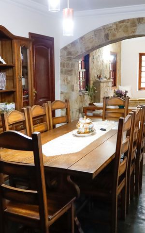 Casa à venda com 300m², 4 quartos e 2 vagas Casa à venda com 300m², 4 quartos e 2 vagasSala