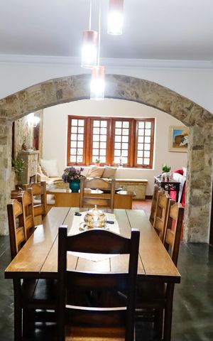 Casa à venda com 300m², 4 quartos e 2 vagas Casa à venda com 300m², 4 quartos e 2 vagasSala
