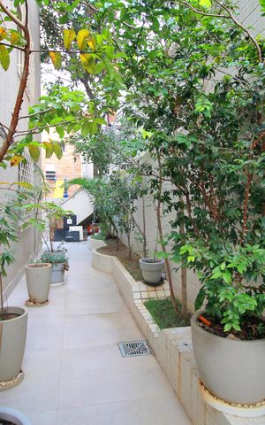 Apartamento à venda com 300m², 4 quartos e 2 vagasVaranda lateral