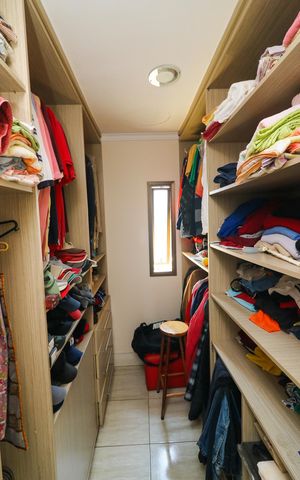Casa para alugar com 308m², 3 quartos e 4 vagas Casa para alugar com 308m², 3 quartos e 4 vagasCloset da suíte 1