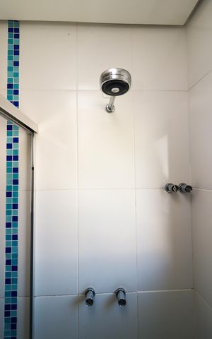 Casa para alugar com 308m², 3 quartos e 4 vagas Casa para alugar com 308m², 3 quartos e 4 vagasBanheiro da Suíte 2
