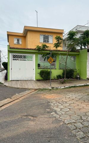 Casa à venda com 160m², 3 quartos e 4 vagas