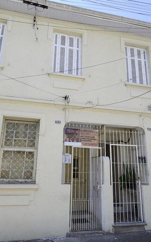 Casa à venda com 360m², 8 quartos e sem vaga Casa à venda com 360m², 8 quartos e sem vagaFachada