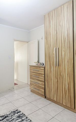 Casa à venda com 200m², 3 quartos e 2 vagas Casa à venda com 200m², 3 quartos e 2 vagasSuíte