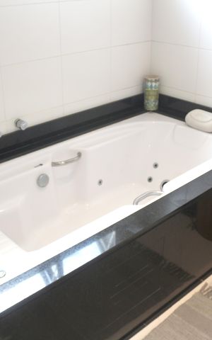 Apartamento à venda com 254m², 3 quartos e 6 vagasBanheiro da Suíte 1