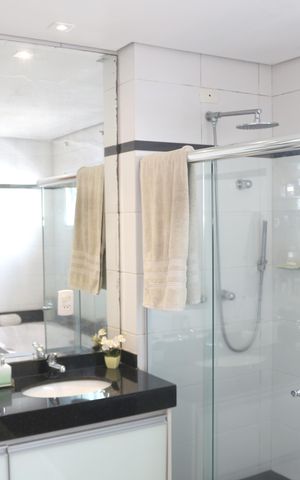 Apartamento à venda com 254m², 3 quartos e 6 vagasBanheiro da Suíte 1