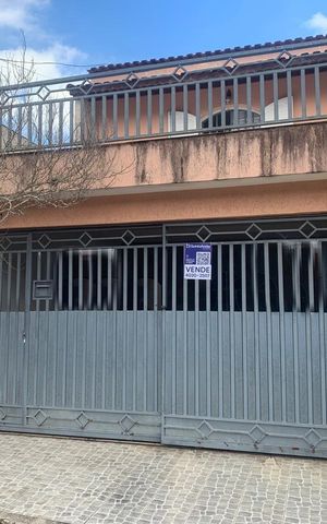 Casa à venda com 212m², 3 quartos e 2 vagasFachada