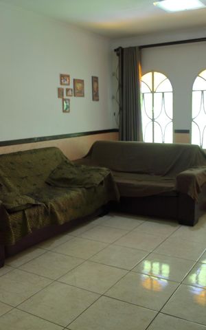 Casa à venda com 212m², 3 quartos e 2 vagasSala