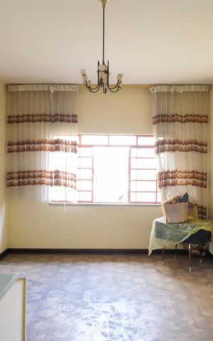 Casa à venda com 250m², 6 quartos e 2 vagasAcesso aos quartos