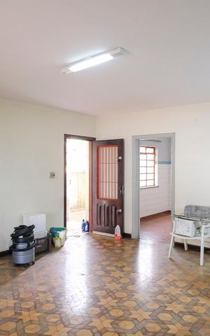 Casa à venda com 250m², 6 quartos e 2 vagasSala