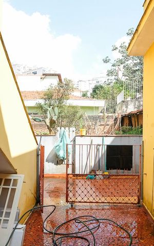 Casa à venda com 250m², 6 quartos e 2 vagasÁrea de serviço