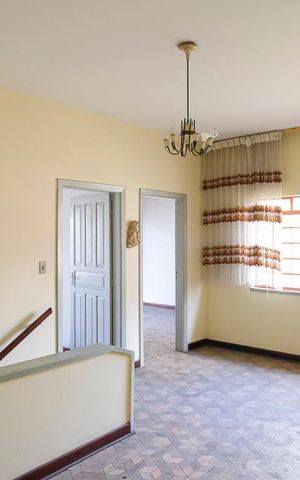 Casa à venda com 250m², 6 quartos e 2 vagasAcesso aos quartos