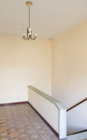 Casa à venda com 250m², 6 quartos e 2 vagasAcesso aos quartos