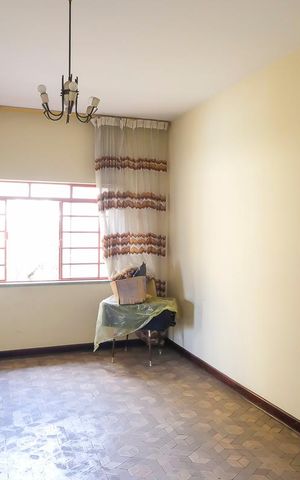 Casa à venda com 250m², 6 quartos e 2 vagasAcesso aos quartos
