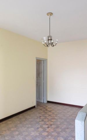 Casa à venda com 250m², 6 quartos e 2 vagasAcesso aos quartos