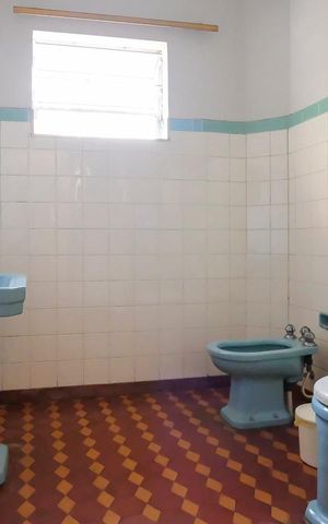 Casa à venda com 250m², 6 quartos e 2 vagasBanheiro 2