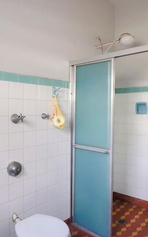 Casa à venda com 250m², 6 quartos e 2 vagasBanheiro 2