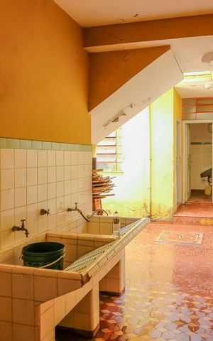 Casa à venda com 250m², 6 quartos e 2 vagasÁrea de serviço