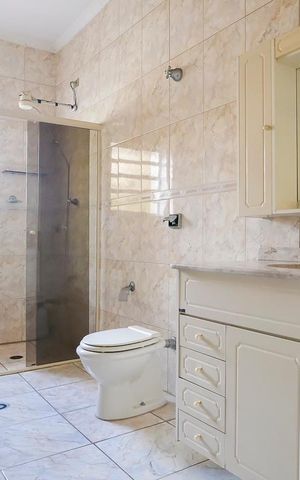 Casa à venda com 250m², 6 quartos e 2 vagasBanheiro 1