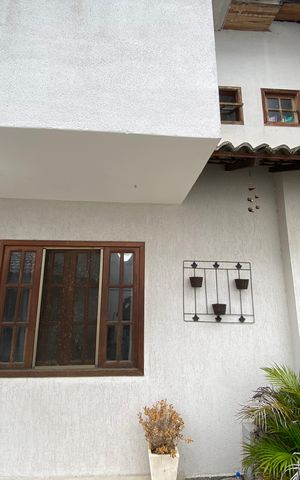 Casa à venda com 60m², 2 quartos e 2 vagas Casa à venda com 60m², 2 quartos e 2 vagasPlaca