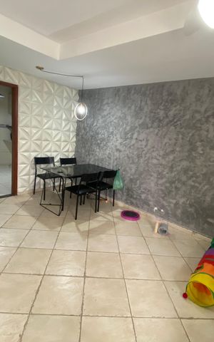 Casa à venda com 60m², 2 quartos e 2 vagas Casa à venda com 60m², 2 quartos e 2 vagasSala