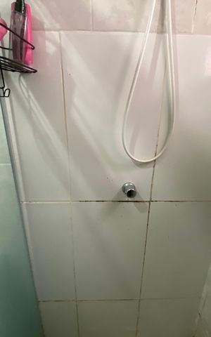Casa à venda com 60m², 2 quartos e 2 vagas Casa à venda com 60m², 2 quartos e 2 vagasBanheiro