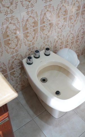 Casa à venda com 145m², 3 quartos e 1 vagaBanheiro