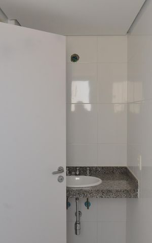 Apartamento à venda com 82m², 3 quartos e 2 vagasBanheiro da Suíte