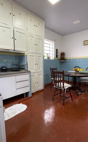 Casa à venda com 250m², 3 quartos e 4 vagas Casa à venda com 250m², 3 quartos e 4 vagasCozinha