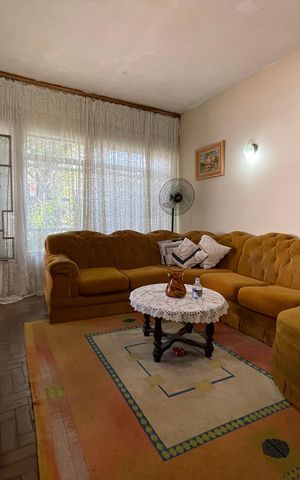 Casa à venda com 250m², 3 quartos e 4 vagas Casa à venda com 250m², 3 quartos e 4 vagasSala