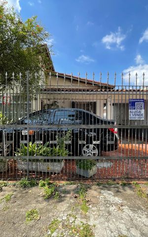 Casa à venda com 250m², 3 quartos e 4 vagas Casa à venda com 250m², 3 quartos e 4 vagasFachada