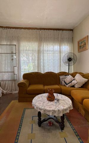 Casa à venda com 250m², 3 quartos e 4 vagas Casa à venda com 250m², 3 quartos e 4 vagasSala