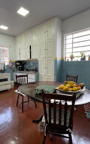 Casa à venda com 250m², 3 quartos e 4 vagas Casa à venda com 250m², 3 quartos e 4 vagasCozinha