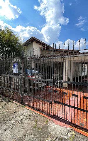 Casa à venda com 250m², 3 quartos e 4 vagas Casa à venda com 250m², 3 quartos e 4 vagasFachada