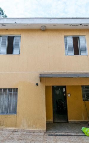 Casa à venda com 80m², 2 quartos e sem vaga Casa à venda com 80m², 2 quartos e sem vagaFachada