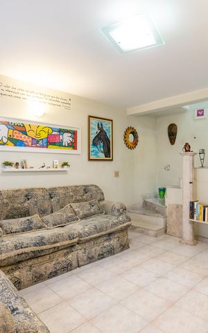 Casa à venda com 80m², 2 quartos e sem vaga Casa à venda com 80m², 2 quartos e sem vagaSala