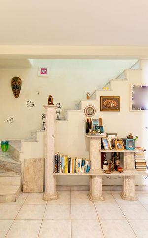 Casa à venda com 80m², 2 quartos e sem vaga Casa à venda com 80m², 2 quartos e sem vagaSala