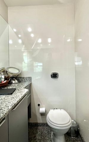 Apartamento à venda com 171m², 4 quartos e 3 vagas Apartamento à venda com 171m², 4 quartos e 3 vagasBanheiro da Suíte 1