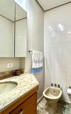 Apartamento à venda com 171m², 4 quartos e 3 vagas Apartamento à venda com 171m², 4 quartos e 3 vagasBanheiro Corredor