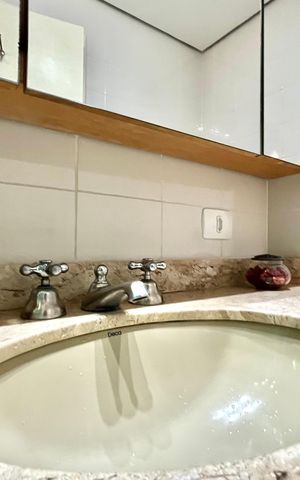 Apartamento à venda com 171m², 4 quartos e 3 vagas Apartamento à venda com 171m², 4 quartos e 3 vagasBanheiro Corredor