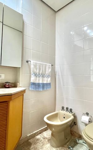 Apartamento à venda com 171m², 4 quartos e 3 vagas Apartamento à venda com 171m², 4 quartos e 3 vagasBanheiro Corredor