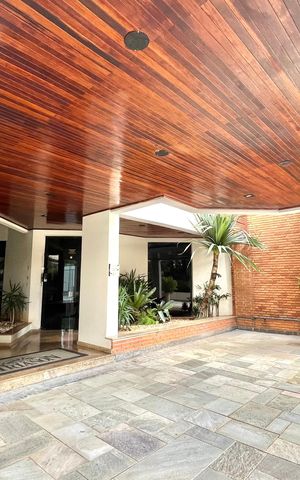 Apartamento à venda com 171m², 4 quartos e 3 vagas Apartamento à venda com 171m², 4 quartos e 3 vagasHall de entrada