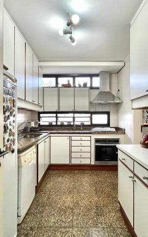 Apartamento à venda com 171m², 4 quartos e 3 vagas Apartamento à venda com 171m², 4 quartos e 3 vagasCozinha