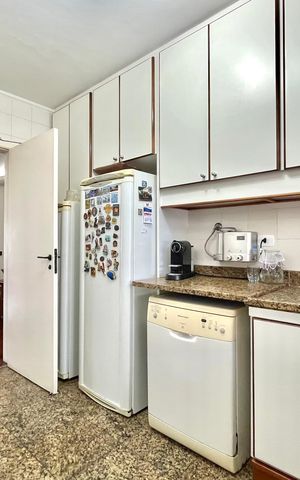 Apartamento à venda com 171m², 4 quartos e 3 vagas Apartamento à venda com 171m², 4 quartos e 3 vagasCozinha