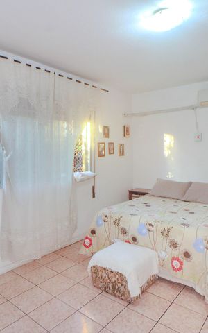 Casa à venda com 150m², 3 quartos e 4 vagas Casa à venda com 150m², 3 quartos e 4 vagasQuarto 1