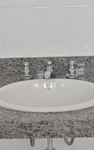 Apartamento à venda com 82m², 3 quartos e 2 vagasBanheiro da Suíte