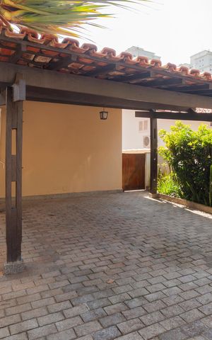 Casa de condomínio à venda com 250m², 4 quartos e 4 vagasGaragem
