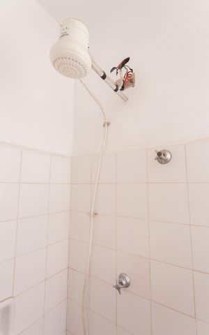 Casa de condomínio à venda com 250m², 4 quartos e 4 vagasBanheiro de serviço