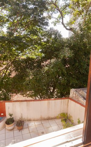 Casa de condomínio à venda com 250m², 4 quartos e 4 vagasVista do Quarto 2