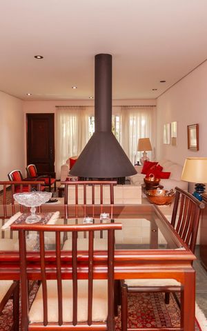 Casa de condomínio à venda com 250m², 4 quartos e 4 vagasSala